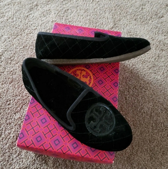 Tory Burch black slip on flats 6 logo loafers Billie - Picture 2 of 3